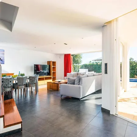 Villa Julianne 4 Bedroom Villa, Calan Blanes Cala'N Blanes (Menorca)